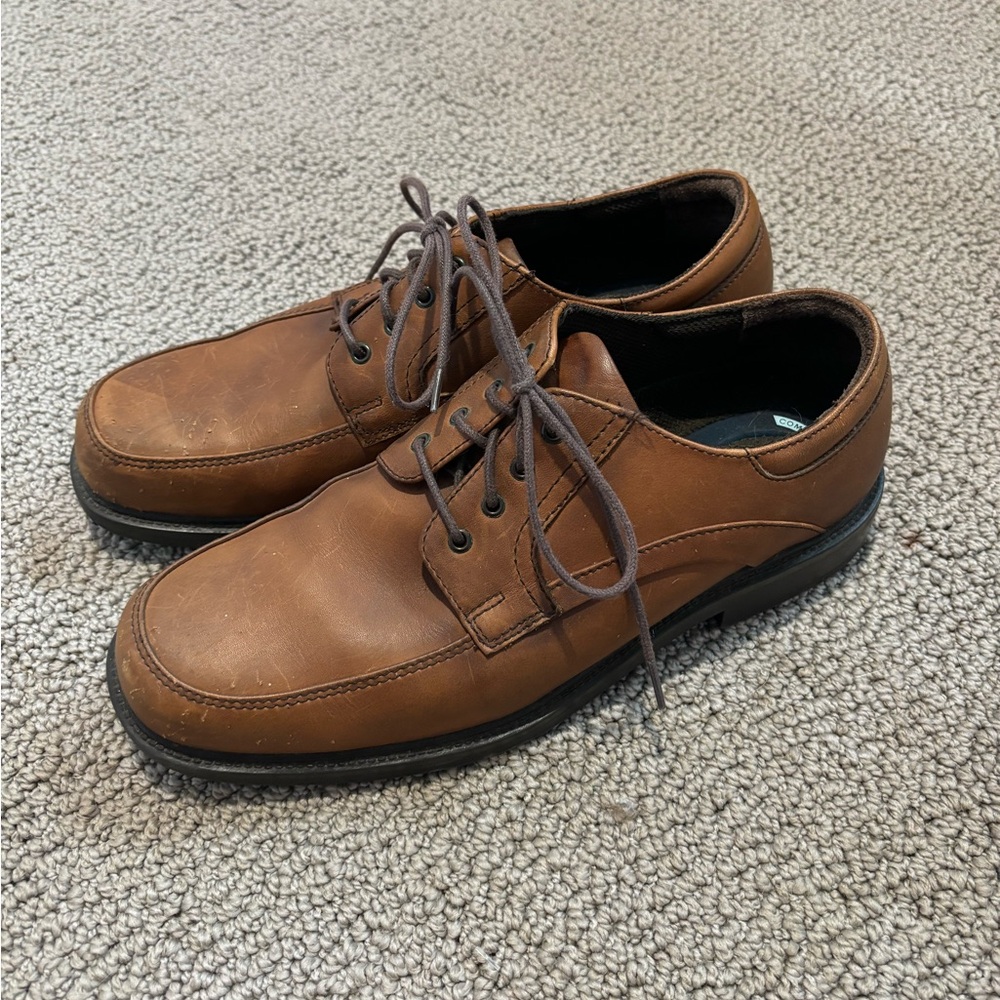 Men’s brown dress shoes